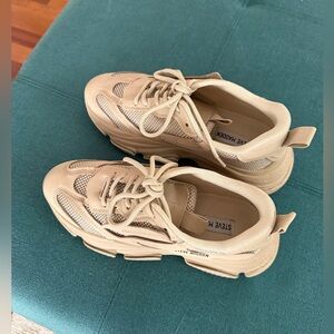 Steve Madden Tan Chunky Sneakers